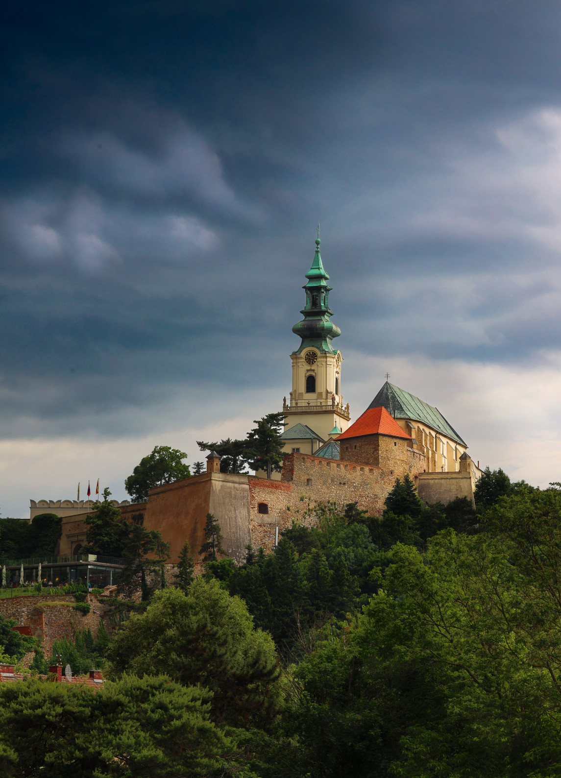 Hrady, zámky a kaštiele