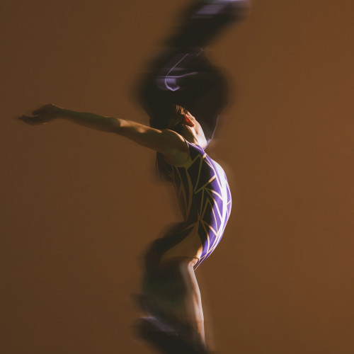 a-gymnasts-artistic-movement-is-captured-in-motion-KYh5dRFjZJ0.jpg